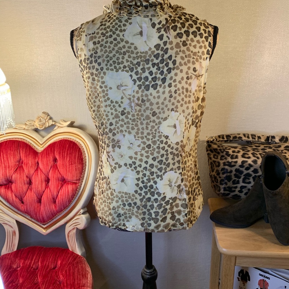 Richard Malcolm 🤍🤎 Ruffle Blouse - Picture 3 of 7